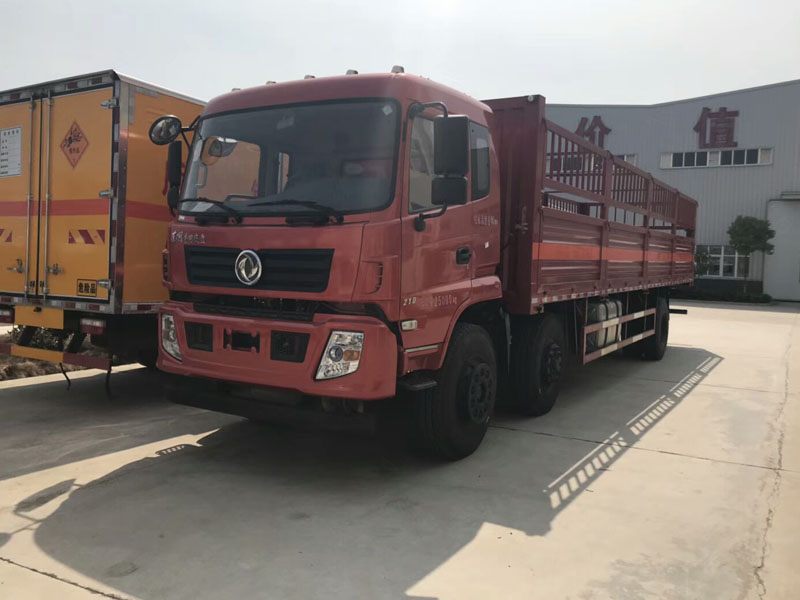 東風(fēng)9.5米(15.3噸)氣瓶車 東風(fēng)9.5米(15.3噸)氣瓶車